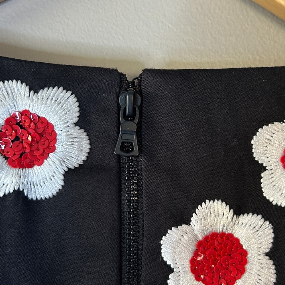 Alice + Olivia Lindsay Floral Sequins Embroidered Dress Black Red White - Picture 12 of 14